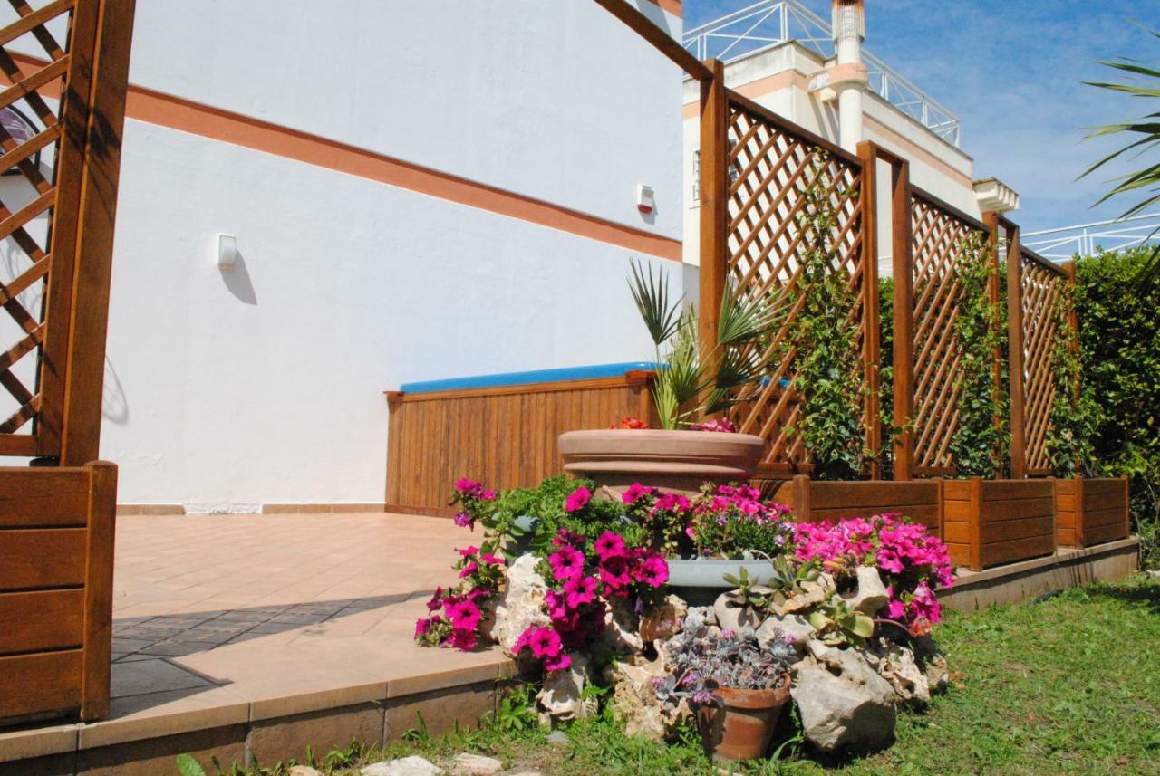 Villa Regina B&B Nettuno Buitenkant foto