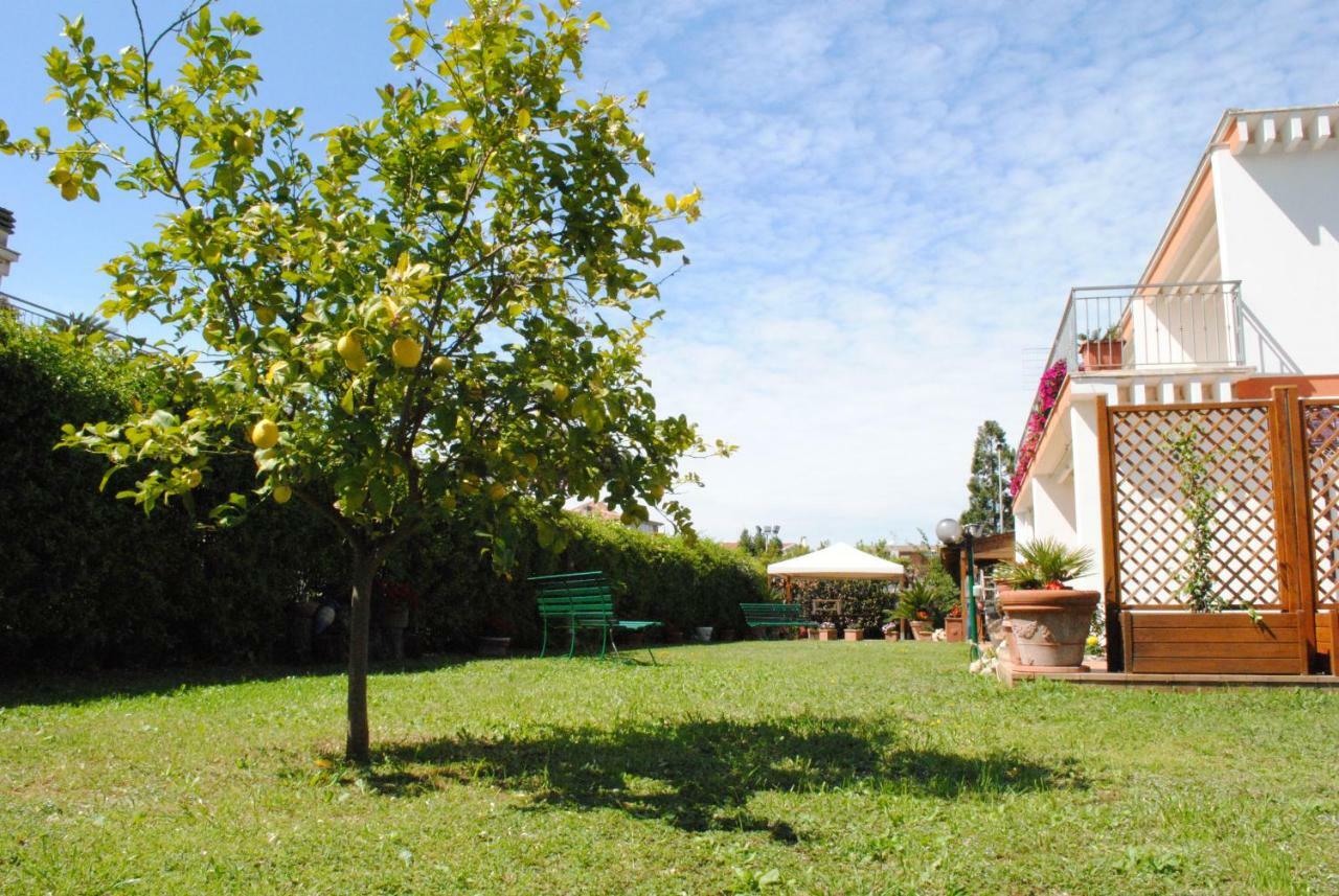 Villa Regina B&B Nettuno Buitenkant foto
