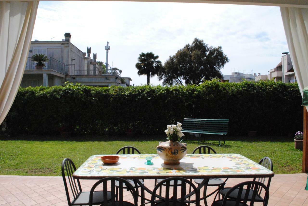 Villa Regina B&B Nettuno Buitenkant foto