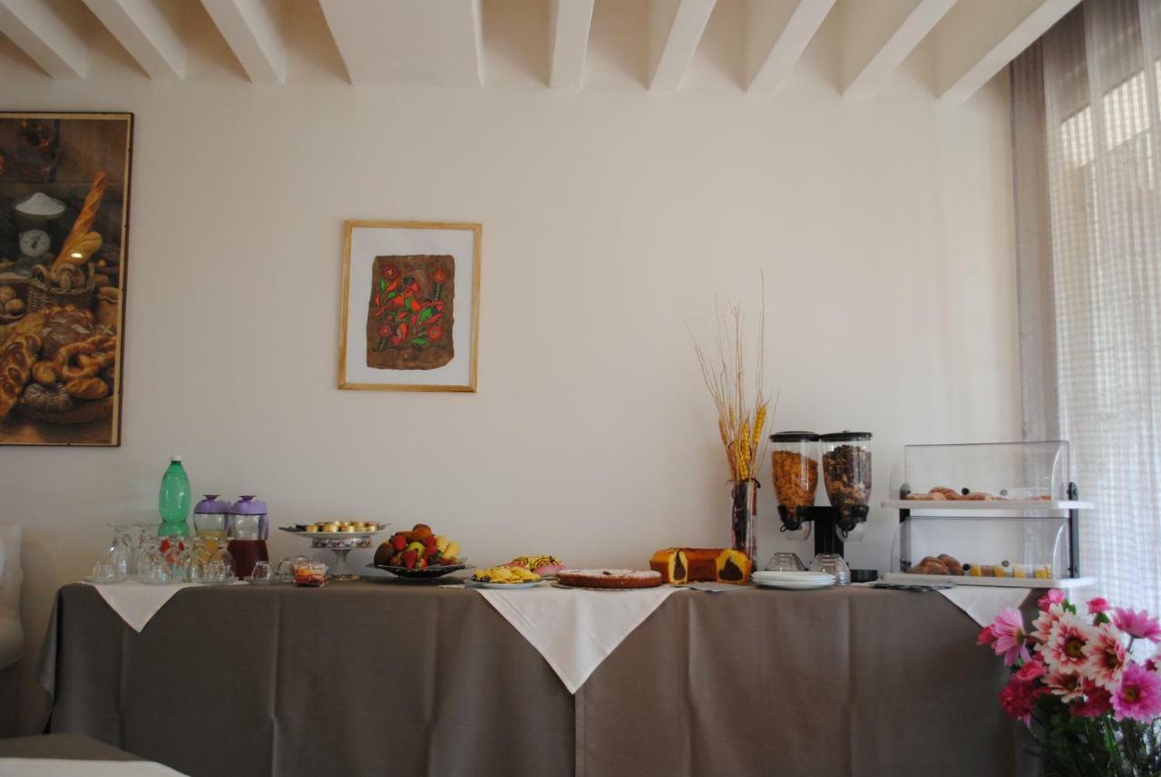 Villa Regina B&B Nettuno Buitenkant foto